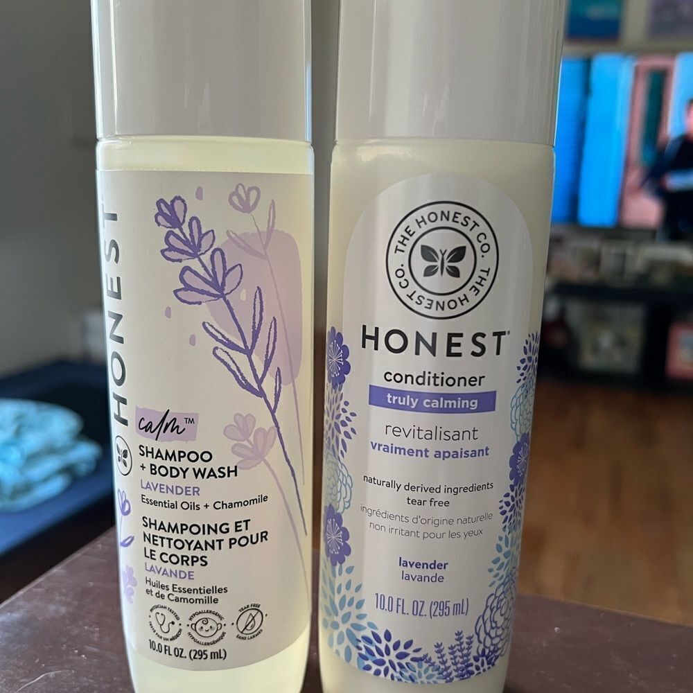 Honest Shampoo + Conditioner Bundle - Picture 1 of 5